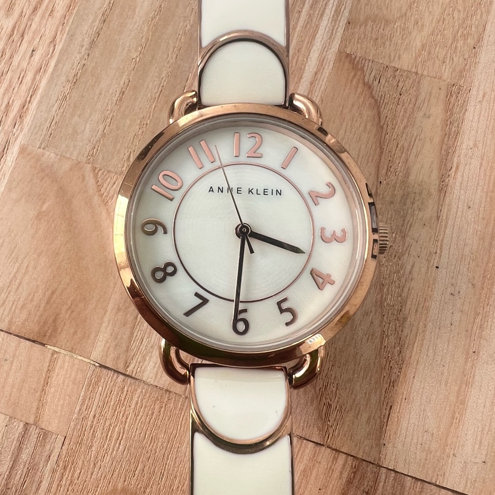 Anne Klein ladies rose gold tone  off white enamel bracelet watch NEW BATTERY